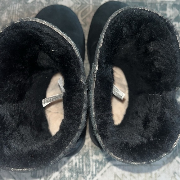 UGG women’s Marciela Black Shearling Boots size 7 - Picture 5 of 10